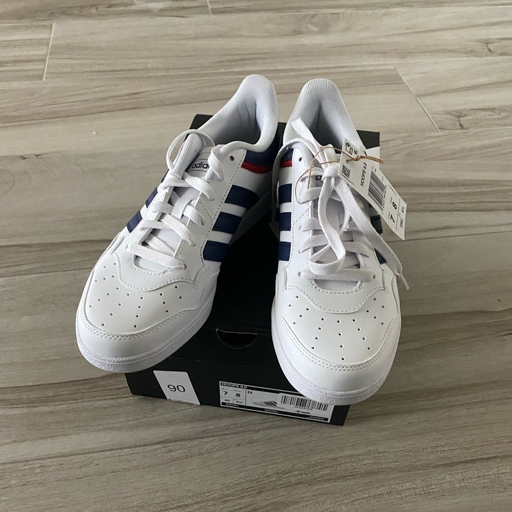 NWT Adidas Hooped 4.0 Men's White Sneakers/Navy Stripes; Size 7 Men’s and 8 Wo